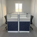 4 user modular workstation featuring smooth white laminate desktops with integrated cable grommets, acoustic privacy partition dividers with dark patterned lower fabric, grey patterned middle panels, and frosted slatted glass upper screens, four mobile white 3-drawer lockable pedestals, and a heavy-duty powder-coated white metal structural frame.